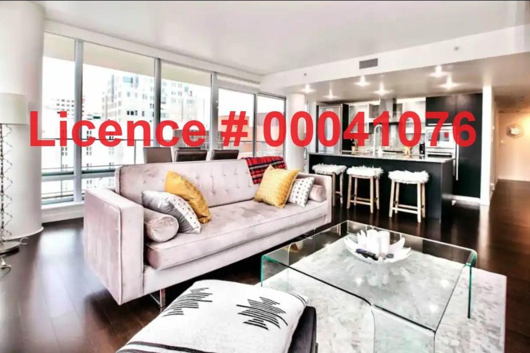 Victoria'S Best Location 2 Bedroom Luxe Condo Exterior photo